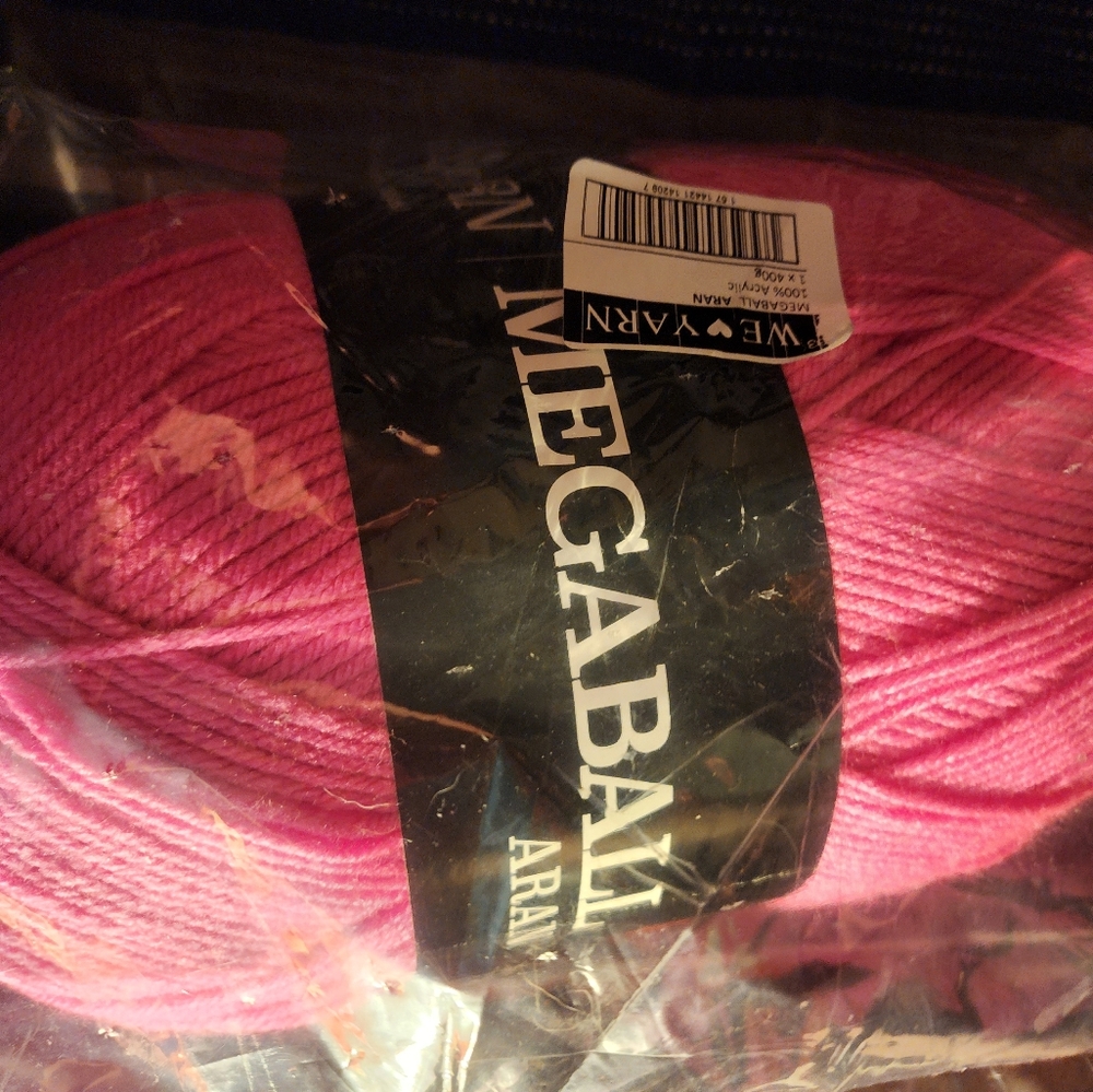 Hobbii mega ball aran yarn